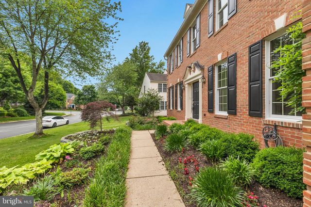 8006 COMERFORD DR, Fairfax Station, VA 22039