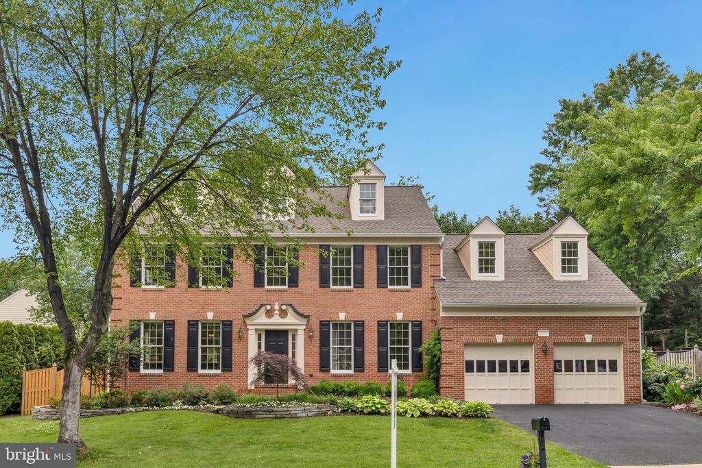 8006 COMERFORD DR, Fairfax Station, VA 22039