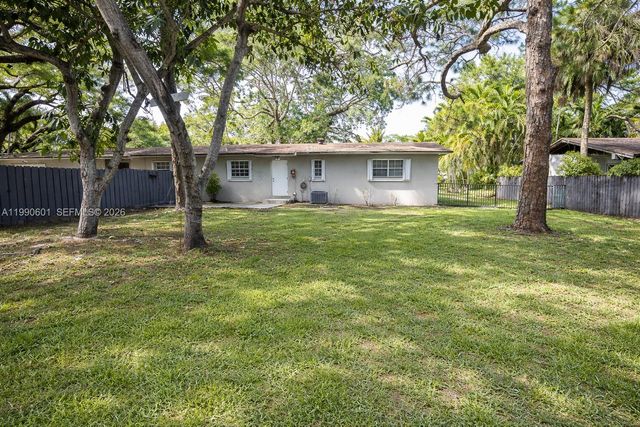 1762 NE 145th St 1760, Miami, FL 33181