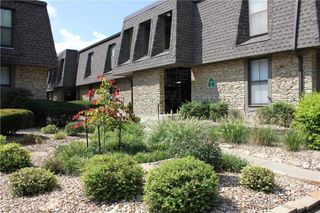 7433 W 102nd Court, Overland Park, KS 66212