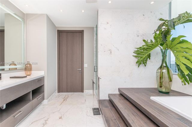 851 NE 1st Ave 4611, Miami, FL 33132