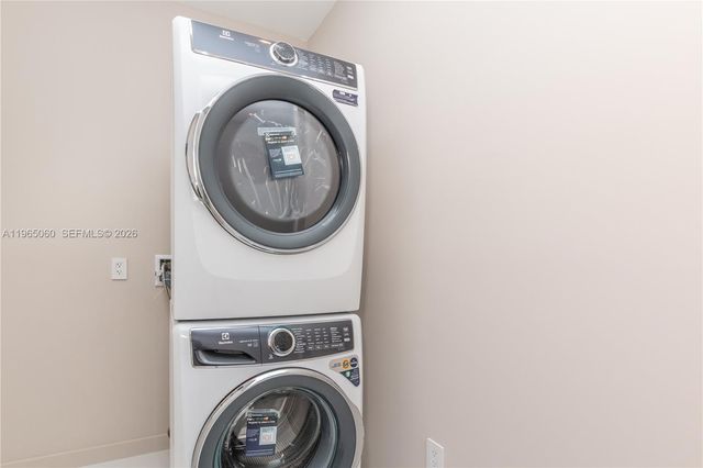 851 NE 1st Ave 4611, Miami, FL 33132