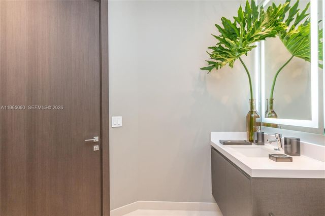 851 NE 1st Ave 4611, Miami, FL 33132