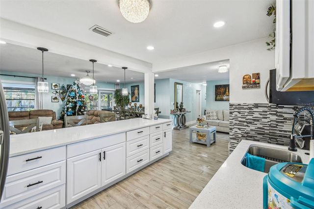 529 BISON CIRCLE, Apopka, FL 32712