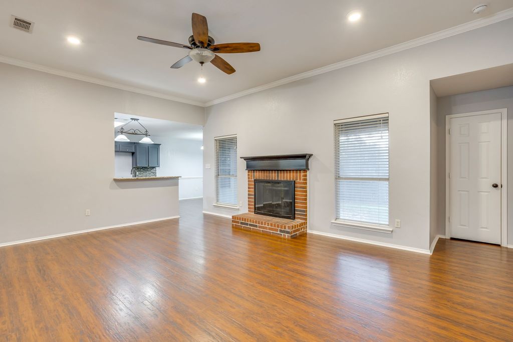 941 Jessica Drive, Burleson, TX 76028 — photo 4