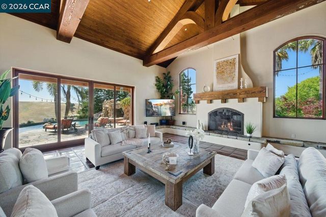 1615 Lawrence Rd, Danville, CA 94506