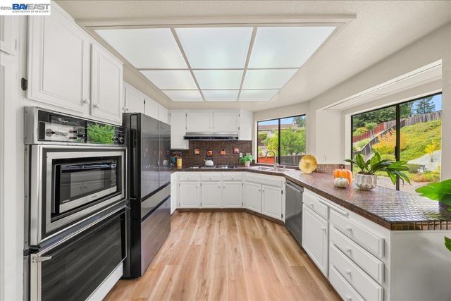 4 Woodview Ct, San Ramon, CA 94582