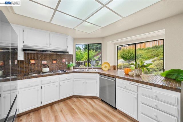 4 Woodview Ct, San Ramon, CA 94582