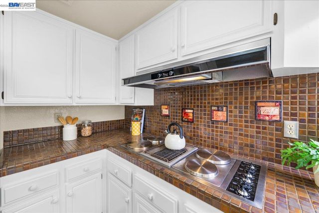 4 Woodview Ct, San Ramon, CA 94582