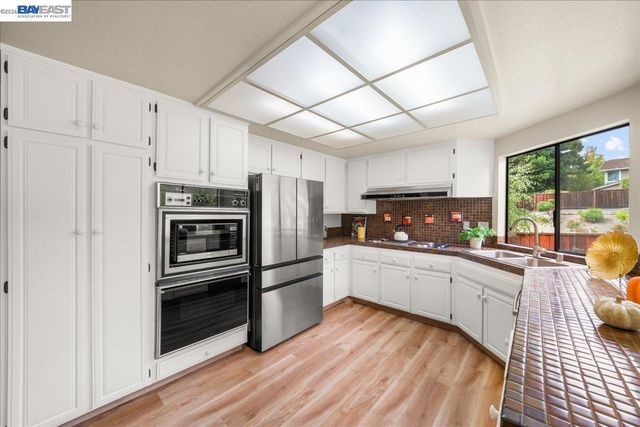 4 Woodview Ct, San Ramon, CA 94582