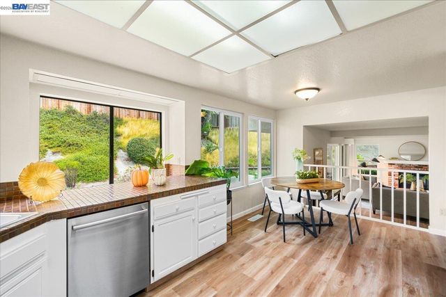 4 Woodview Ct, San Ramon, CA 94582