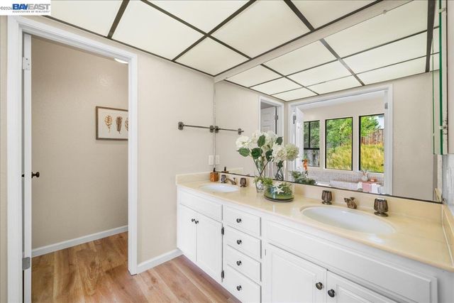 4 Woodview Ct, San Ramon, CA 94582