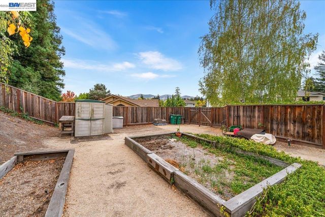 4 Woodview Ct, San Ramon, CA 94582
