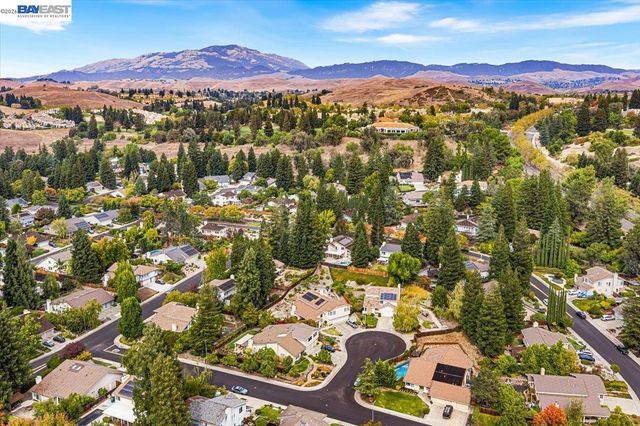 4 Woodview Ct, San Ramon, CA 94582