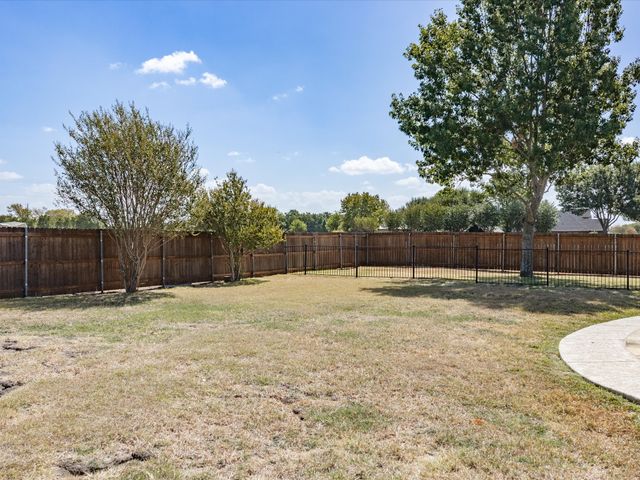 5020 April Lane, Waxahachie, TX 75165