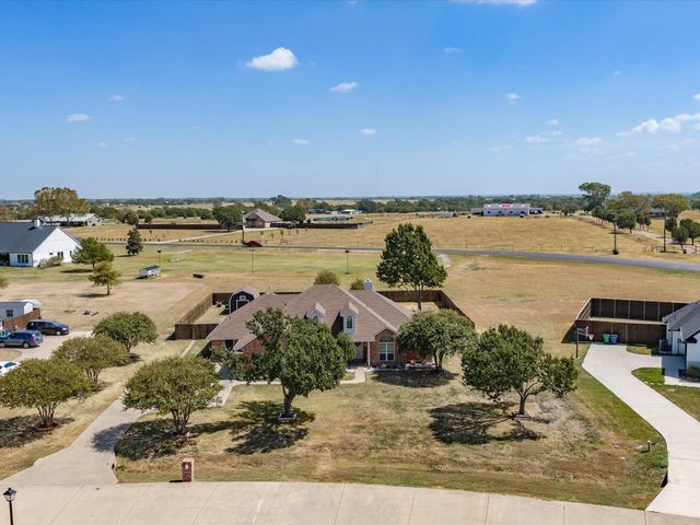 5020 April Lane, Waxahachie, TX 75165