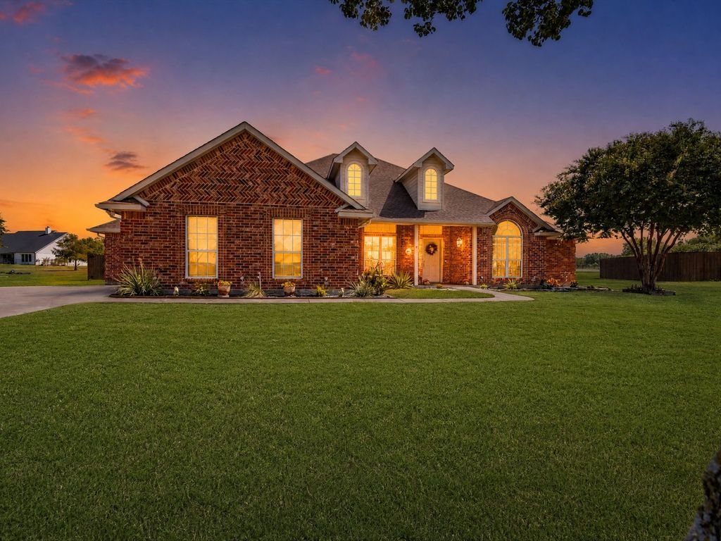 5020 April Lane, Waxahachie, TX 75165