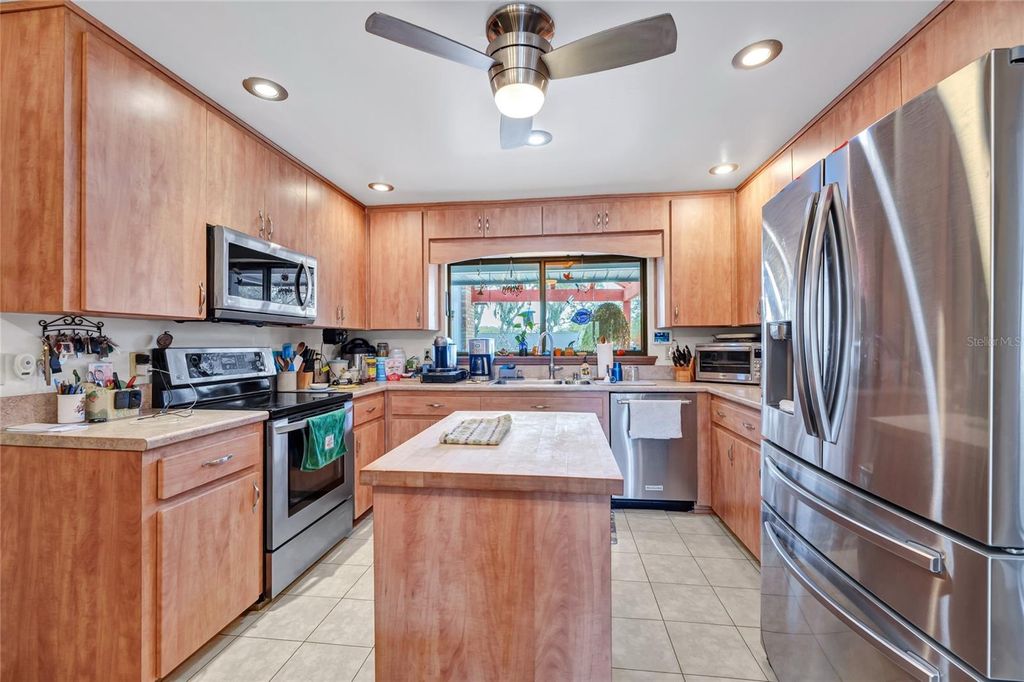 Image 4 of property listing at 3939 ROSE PETAL LANE, Orlando, FL 32808