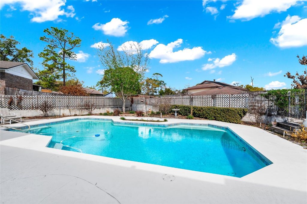 Image 5 of property listing at 3939 ROSE PETAL LANE, Orlando, FL 32808