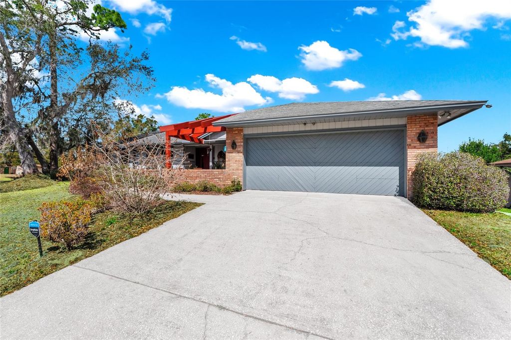 Image 6 of property listing at 3939 ROSE PETAL LANE, Orlando, FL 32808