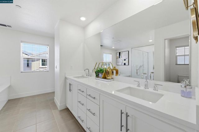 37352 Watersail Way, Newark, CA 94560