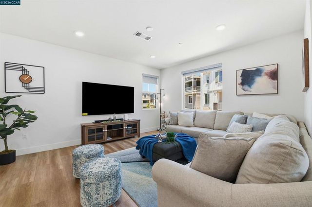 37352 Watersail Way, Newark, CA 94560