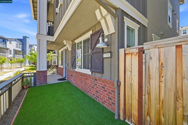 37352 Watersail Way, Newark, CA 94560