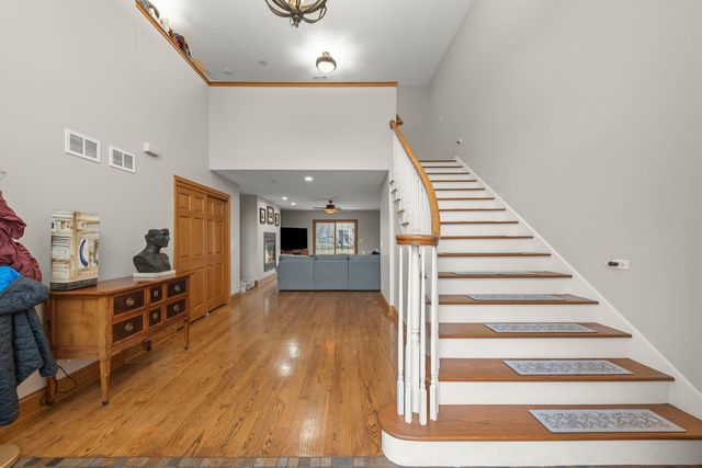 393 E 16th Place, Lombard, IL 60148