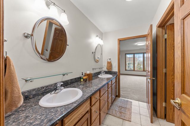 393 E 16th Place, Lombard, IL 60148