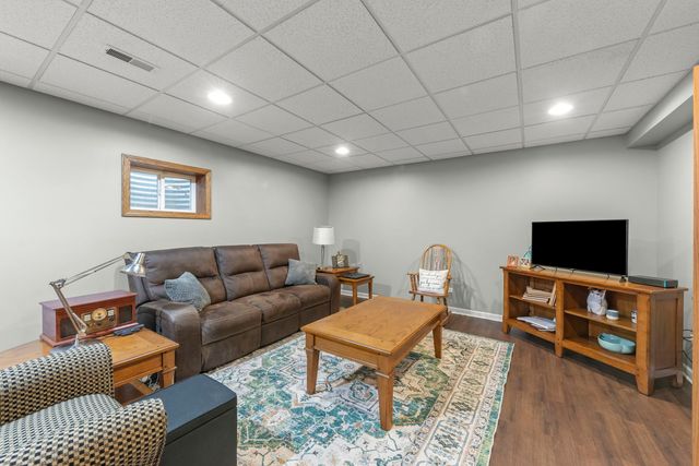 393 E 16th Place, Lombard, IL 60148