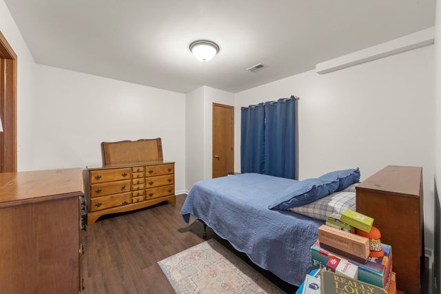 393 E 16th Place, Lombard, IL 60148