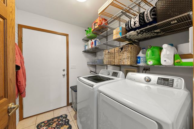 393 E 16th Place, Lombard, IL 60148