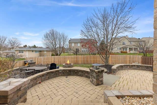 393 E 16th Place, Lombard, IL 60148