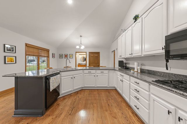 393 E 16th Place, Lombard, IL 60148