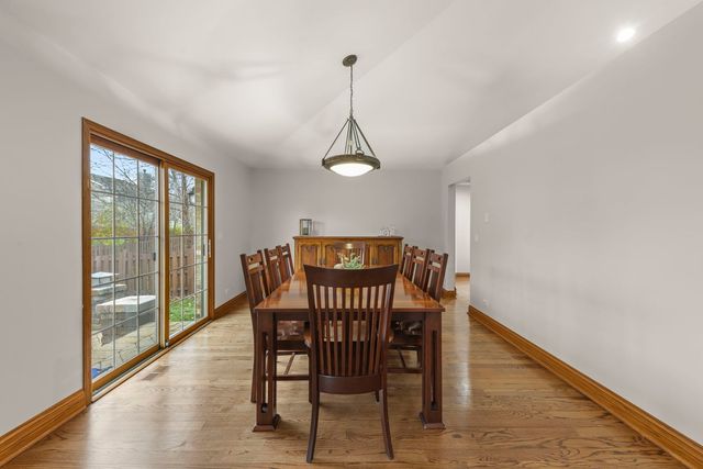 393 E 16th Place, Lombard, IL 60148