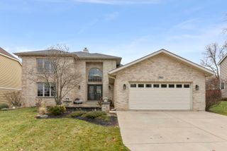 393 E 16th Place, Lombard, IL 60148