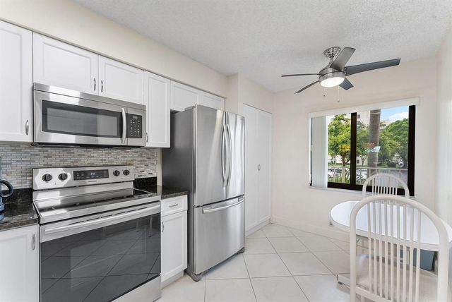 7260 Kinghurst Drive 205, Delray Beach, FL 33446