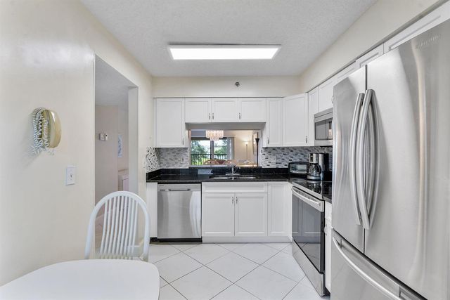 7260 Kinghurst Drive 205, Delray Beach, FL 33446