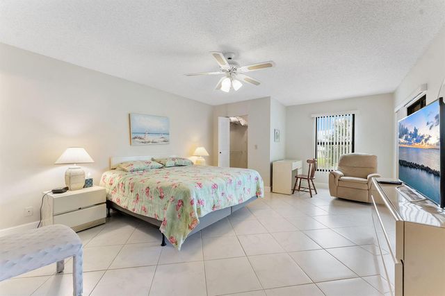 7260 Kinghurst Drive 205, Delray Beach, FL 33446