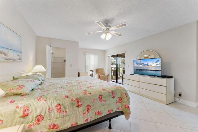 7260 Kinghurst Drive 205, Delray Beach, FL 33446