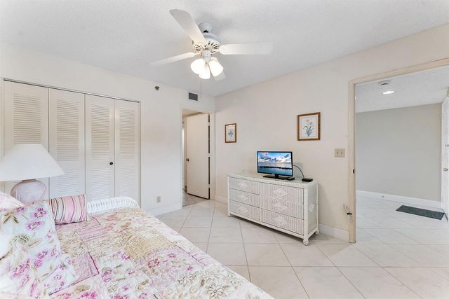 7260 Kinghurst Drive 205, Delray Beach, FL 33446