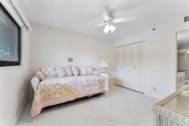 7260 Kinghurst Drive 205, Delray Beach, FL 33446