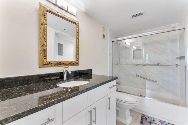 7260 Kinghurst Drive 205, Delray Beach, FL 33446