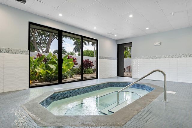 7260 Kinghurst Drive 205, Delray Beach, FL 33446