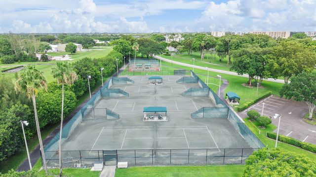 7260 Kinghurst Drive 205, Delray Beach, FL 33446