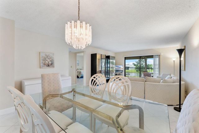 7260 Kinghurst Drive 205, Delray Beach, FL 33446