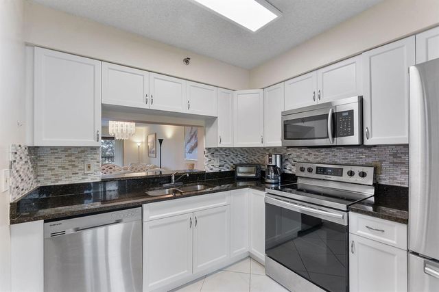 7260 Kinghurst Drive 205, Delray Beach, FL 33446