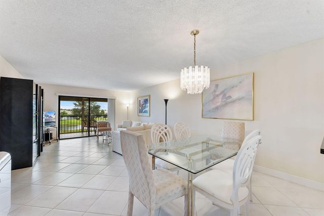 7260 Kinghurst Drive 205, Delray Beach, FL 33446