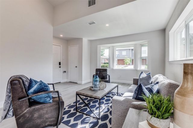 6494 Lontos Drive, Dallas, TX 75214