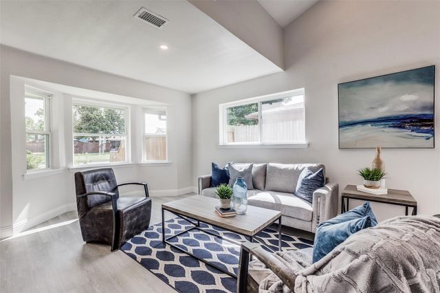 6494 Lontos Drive, Dallas, TX 75214